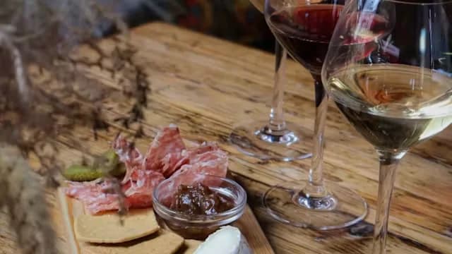 Saturday Sips: Wine Flight Tasting at Islington
