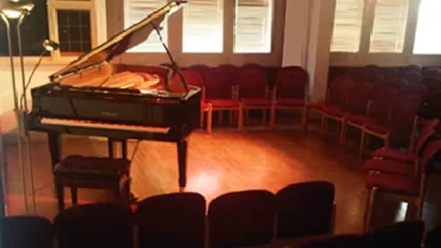 London Piano Meetup Group November 21st "It's Starting to Feel Like Xmas" Performance
